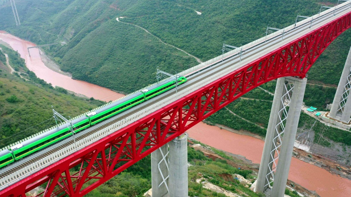 18 Days Yunnan (China)-Laos Speed Train Tour from Lijiang to Vientiane