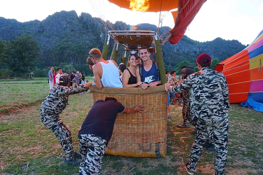 Hot Air Ballooning Vang Vieng, Laos (4)