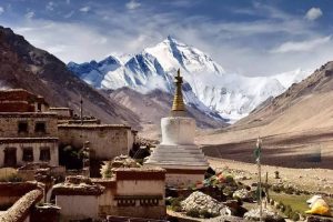 Rongbuk-Monastery-and-Mount-Everest-View-in-Tingri-County-Tibet-01