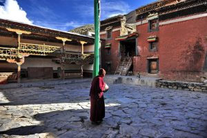 Rongbuk-Monastery-and-Mount-Everest-View-in-Tingri-County-Tibet-02