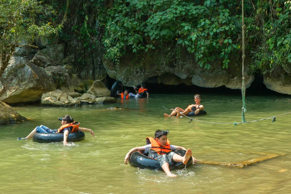 Tham Nam Water Cave in Vang Vieng, Laos (12)