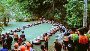 Tham Nam Water Cave in Vang Vieng, Laos (2)