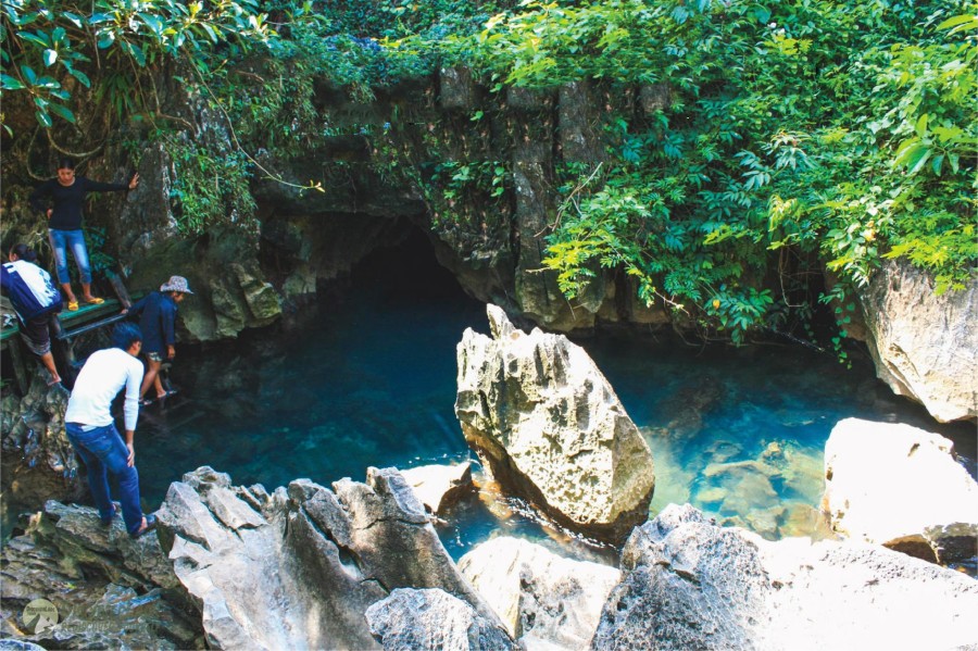 Tham Nam Water Cave in Vang Vieng, Laos (3)