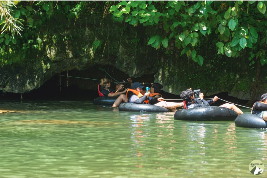 Tham Nam Water Cave in Vang Vieng, Laos (5)