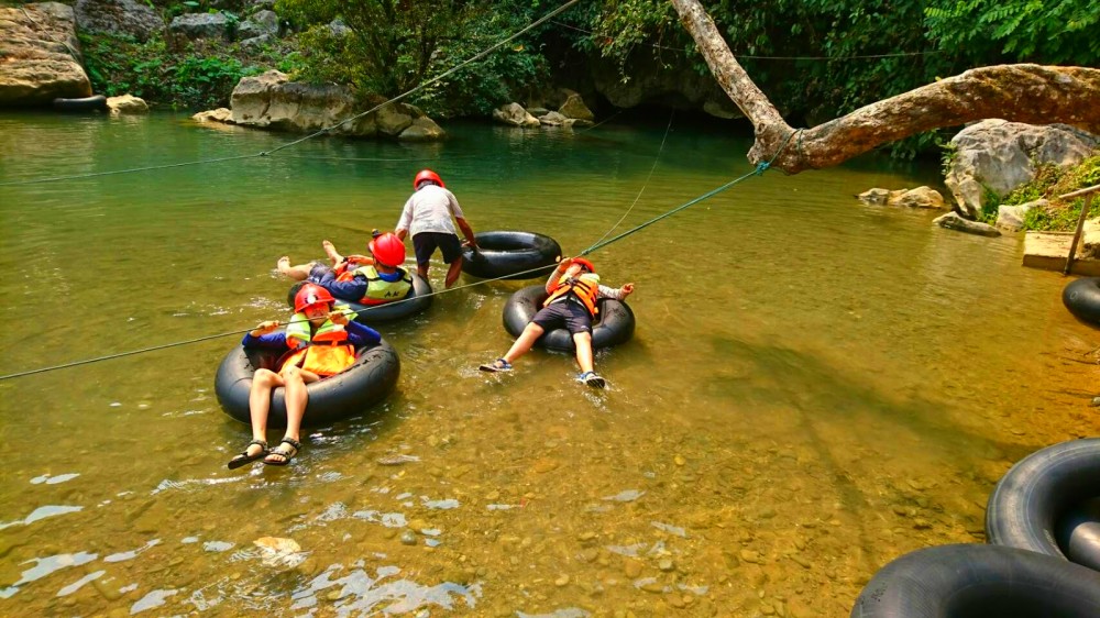 Tham Nam Water Cave in Vang Vieng, Laos (6)