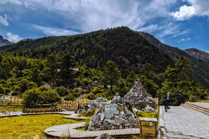 Chonggu-Monastery-in-Daocheng-Yading-Garze-05