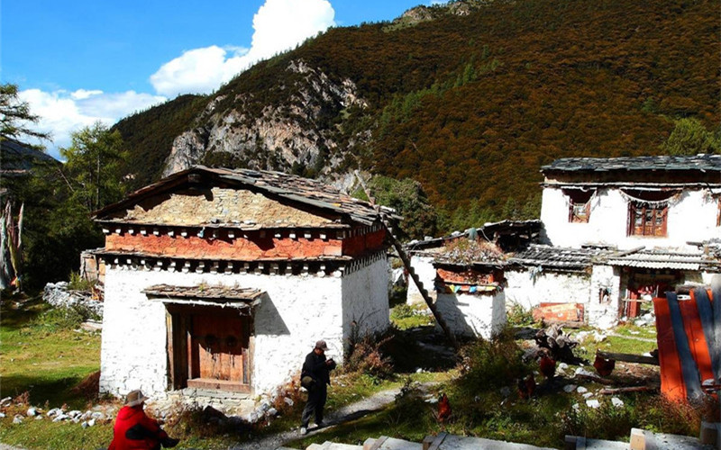 Chonggu-Monastery-in-Daocheng-Yading-Garze-07