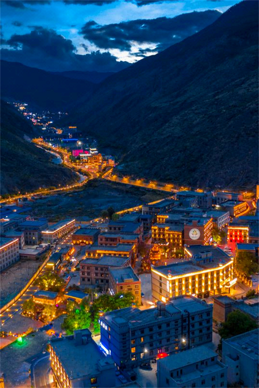 Chujian Yading Art Hotel in Daocheng