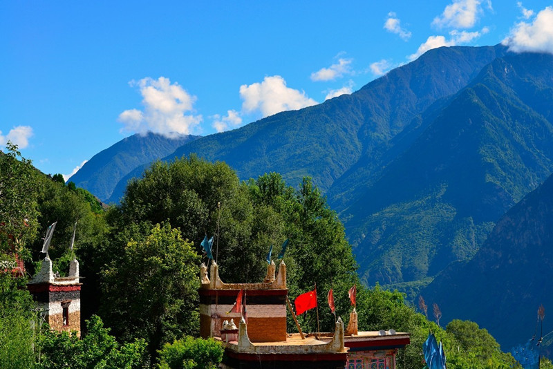 Jiaju-Tibetan-Village-in-Garze-15