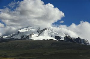 Shishapangma-Mountain-in-Nyalam-County-Shigatse-01