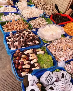 Zhuanxin Farmers' Market in Kunming (7)