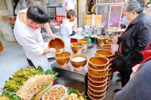 Zhuanxin Farmers' Market in Kunming (8)