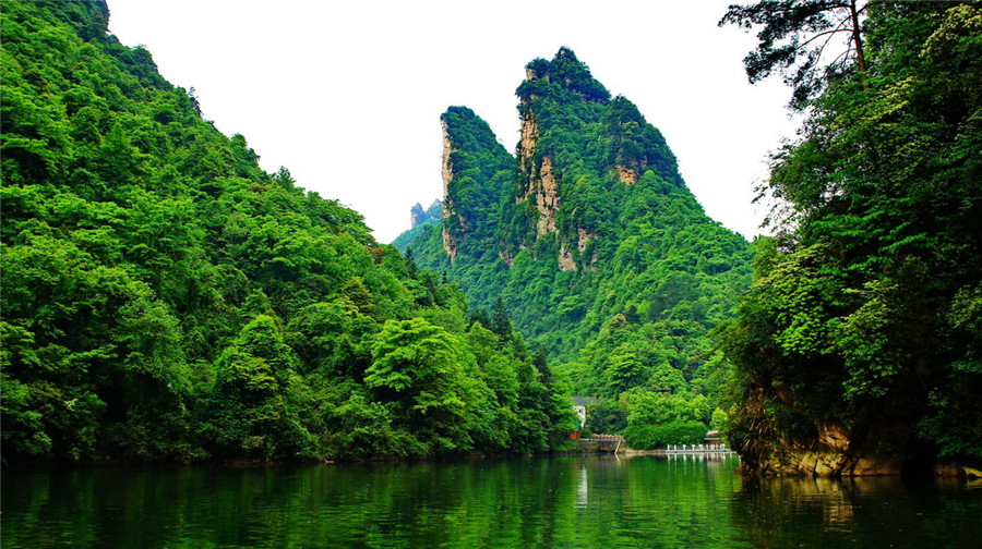 Baofeng-Lake-in-Wulingyuan-District-Zhangjiajie-02