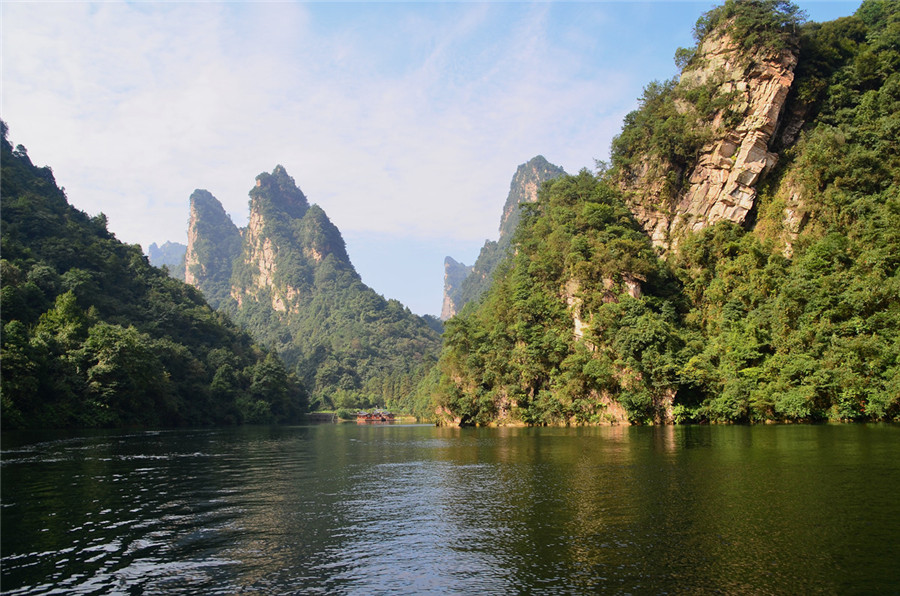 Baofeng-Lake-in-Wulingyuan-District-Zhangjiajie-05