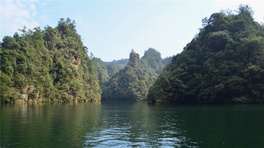 Baofeng-Lake-in-Wulingyuan-District-Zhangjiajie-09