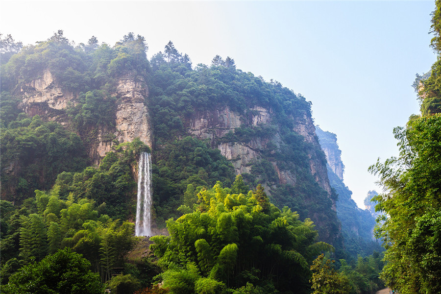 Baofeng-Lake-in-Wulingyuan-District-Zhangjiajie-11