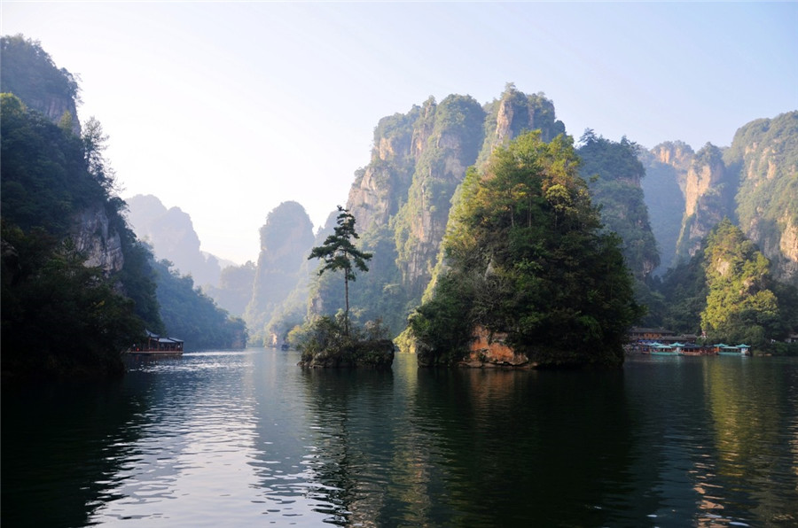 Baofeng-Lake-in-Wulingyuan-District-Zhangjiajie-12