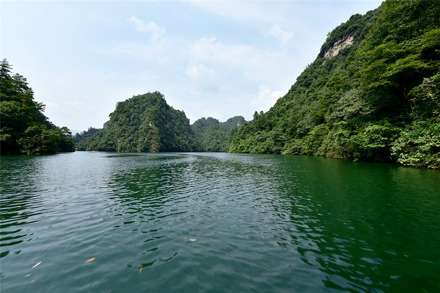 Baofeng-Lake-in-Wulingyuan-District-Zhangjiajie-14