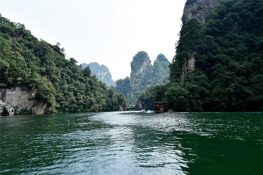 Baofeng-Lake-in-Wulingyuan-District-Zhangjiajie-15