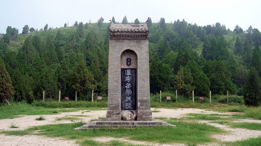 Maoling-Mausoleum-in-Xianyang-Xian-02