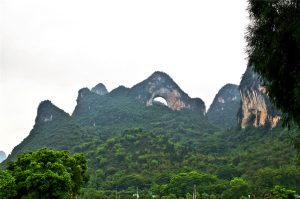 Moon-Hill-in-Yangshuo-County-Guilin-03