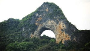 Moon-Hill-in-Yangshuo-County-Guilin-06