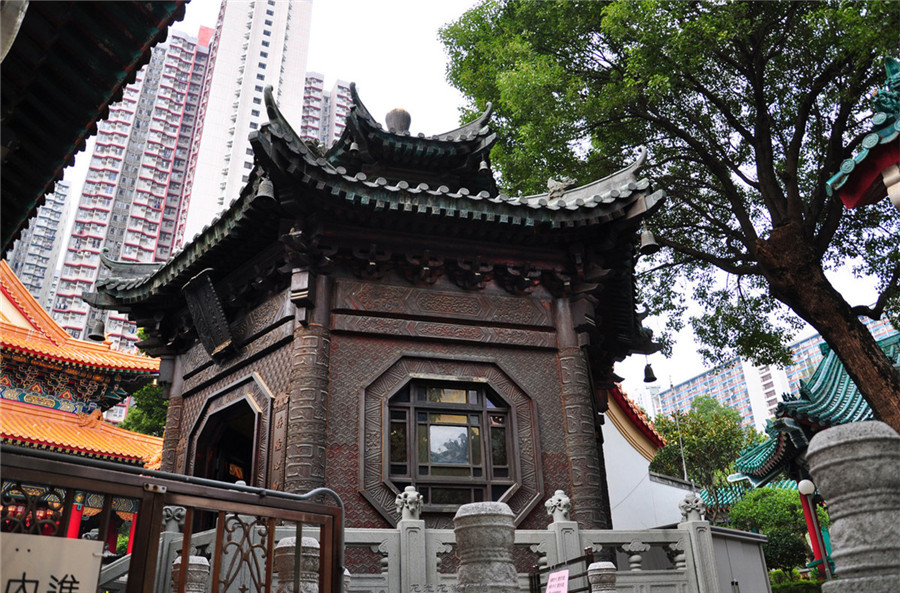 Wong-Tai-Sin-Temple-in-Hong-Kong-02