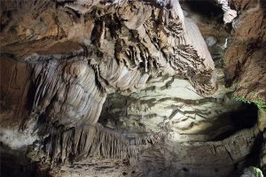 Yellow-Dragon-Cave-in-Wulingyuan-District-Zhangjiajie-01