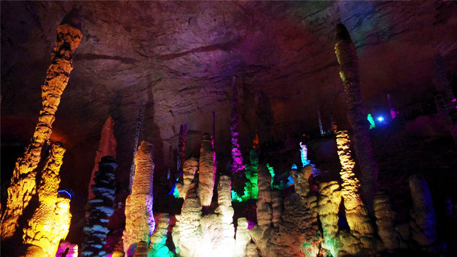 Yellow-Dragon-Cave-in-Wulingyuan-District-Zhangjiajie-05