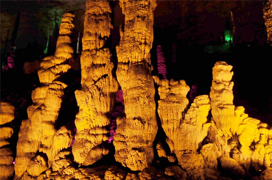 Yellow-Dragon-Cave-in-Wulingyuan-District-Zhangjiajie-06