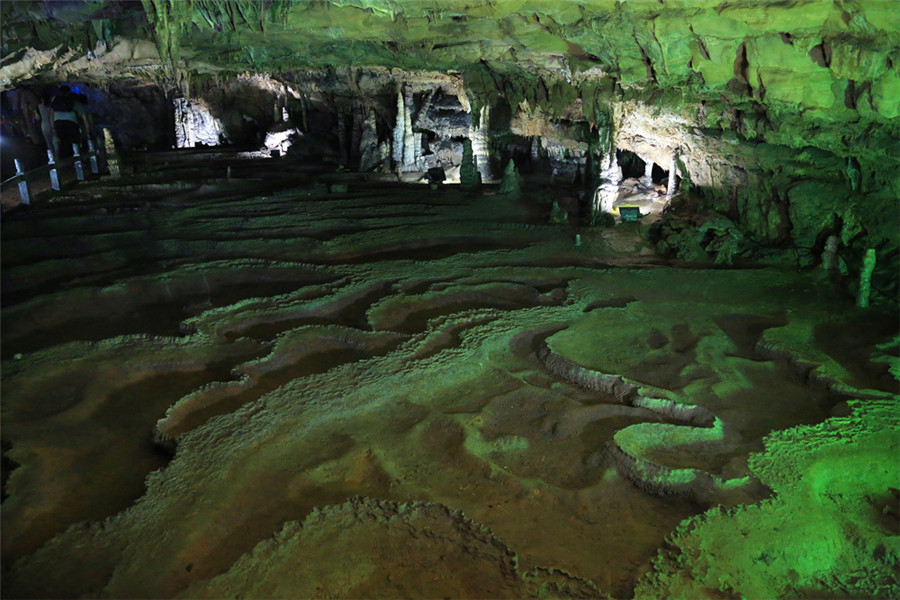 Yellow-Dragon-Cave-in-Wulingyuan-District-Zhangjiajie-07