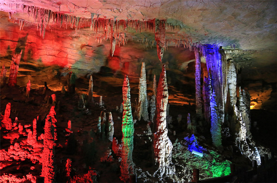 Yellow-Dragon-Cave-in-Wulingyuan-District-Zhangjiajie-08