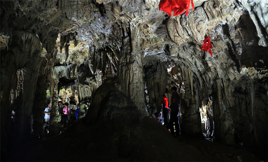 Yellow-Dragon-Cave-in-Wulingyuan-District-Zhangjiajie-11