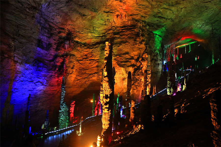 Yellow-Dragon-Cave-in-Wulingyuan-District-Zhangjiajie-13