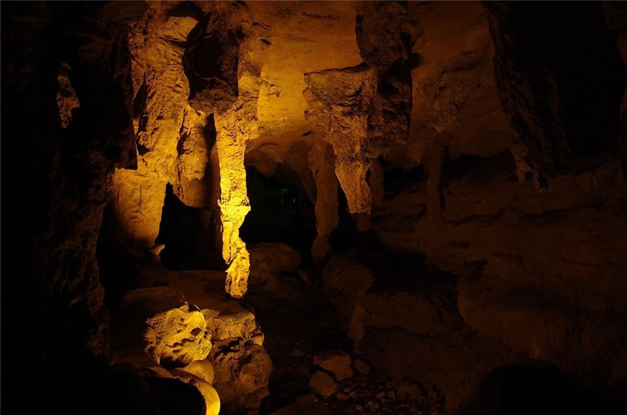 Yellow-Dragon-Cave-in-Wulingyuan-District-Zhangjiajie-15