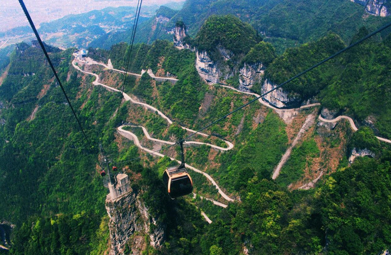 Zhangjiajie-Tianmen-Mountain-National-Forest-Park-01