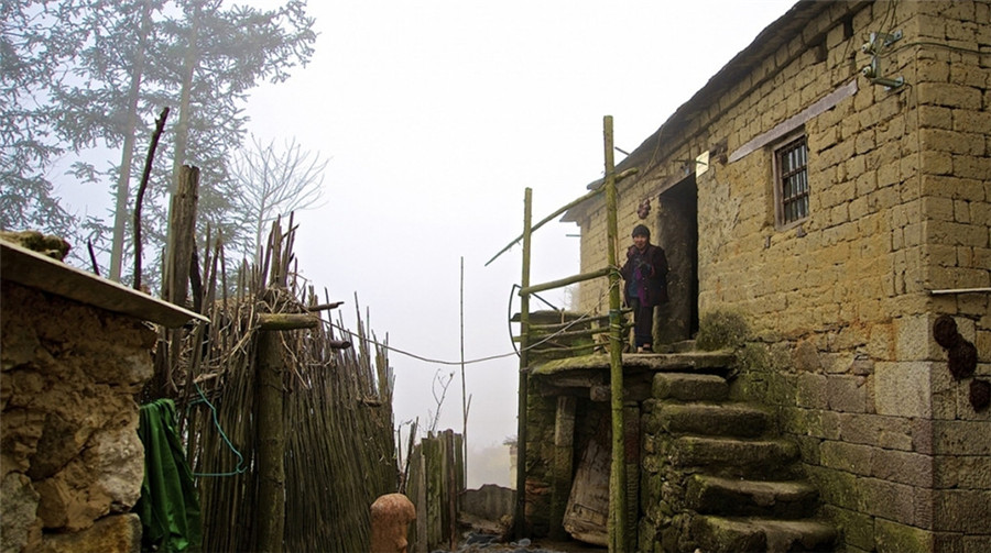 Azheke-Village-and-Mushroom-Houses-in-Yuanyang-Couty-Honghe-06