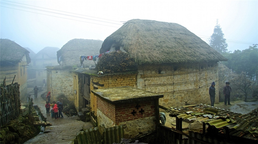 Azheke-Village-and-Mushroom-Houses-in-Yuanyang-Couty-Honghe-10