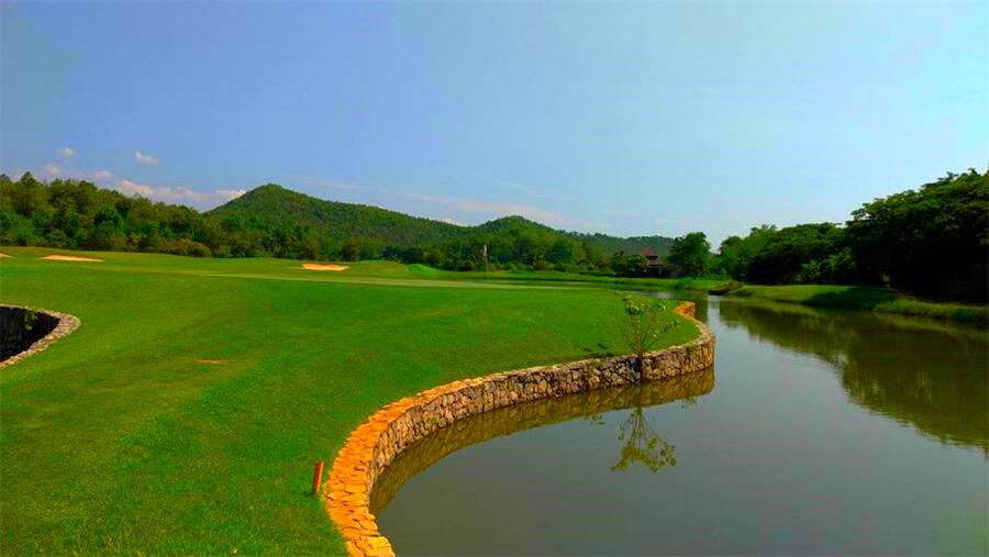 Alpine Golf Resort in Chiang Mai, Thailand (13)