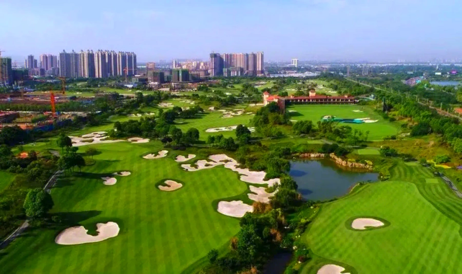 Chengdu Wolong Valley International Golf Club in Sichuan (1)