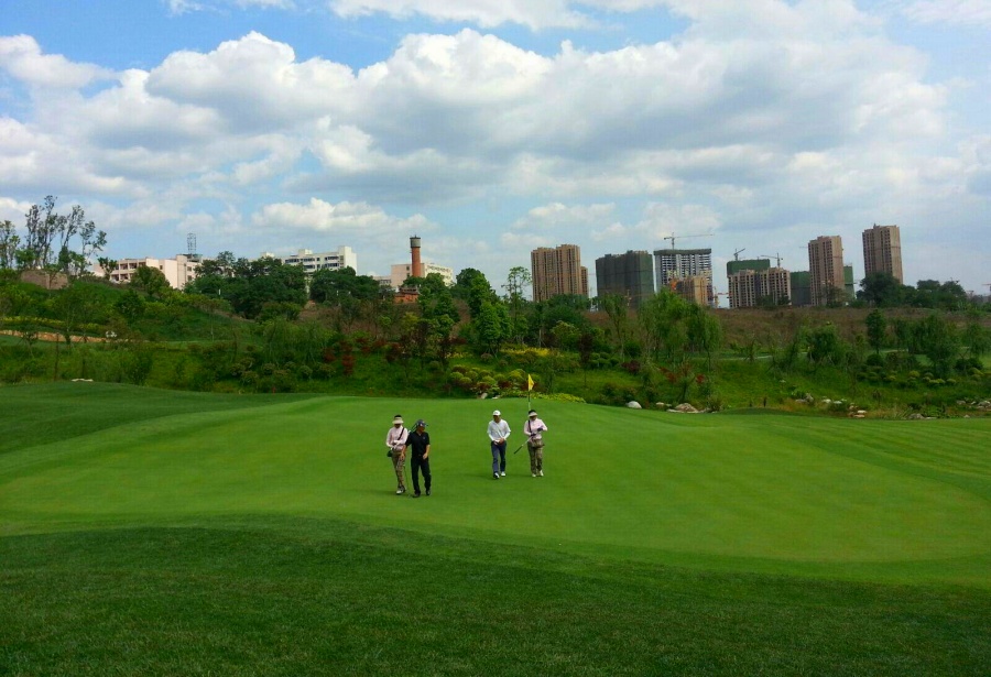 Chengdu Wolong Valley International Golf Club in Sichuan (2)