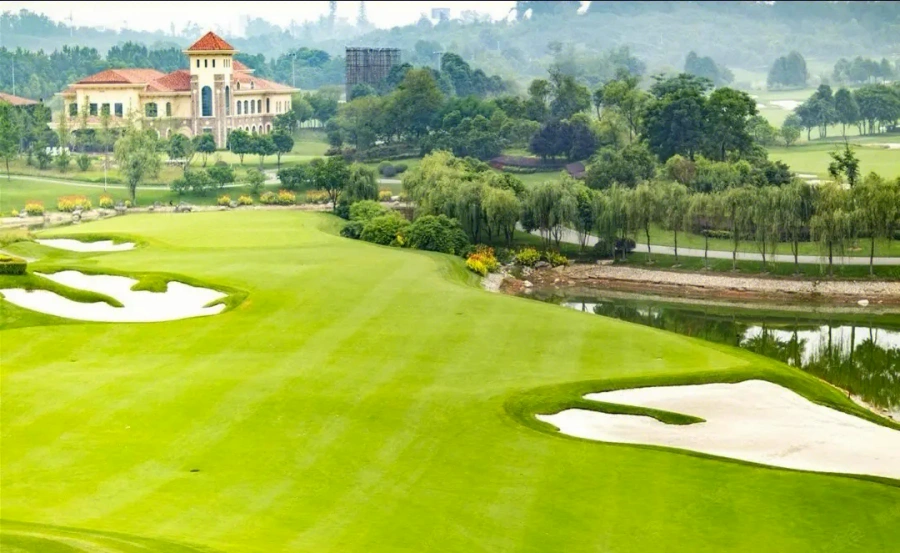 Chengdu Wolong Valley International Golf Club in Sichuan (2)