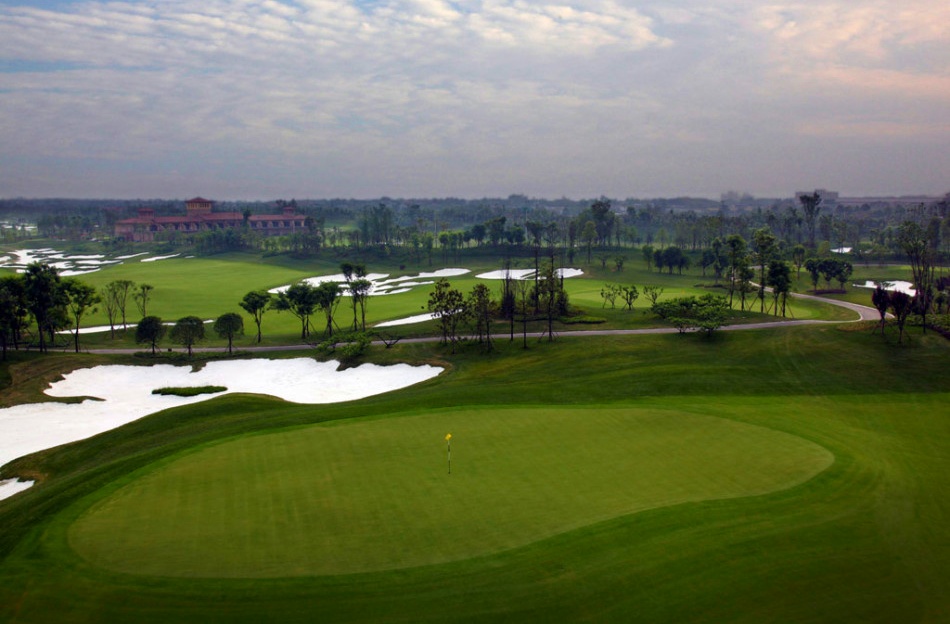 Chengdu Wolong Valley International Golf Club in Sichuan (3)