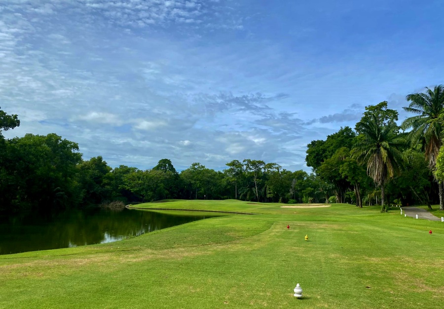 Dynasty Golf & Country Club in Nakhon Pathom, Thailand (15)