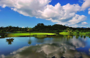 Jian Lake Blue Bay Golf Club in Lingshui, Hainan (1)