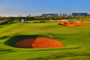 Jian Lake Blue Bay Golf Club in Lingshui, Hainan (13)