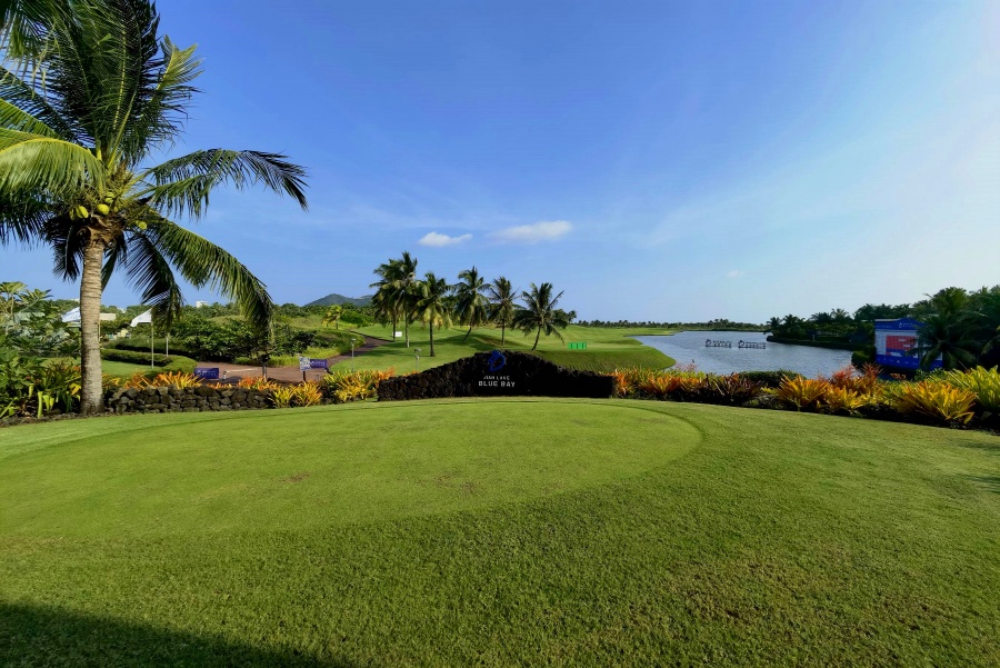 Jian Lake Blue Bay Golf Club in Lingshui, Hainan (16)