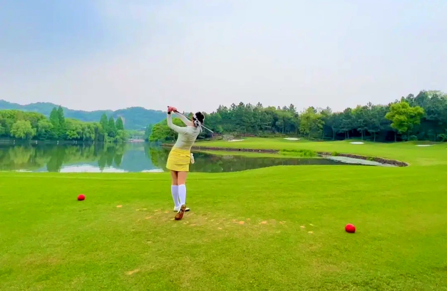 Jian Lake Golf Club in Shaoxing, Zhejiang (1)