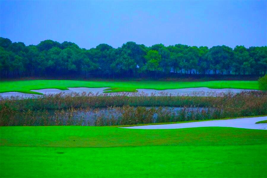 Lake Hill Golf Club in Jiaxing, Zhejiang (1)