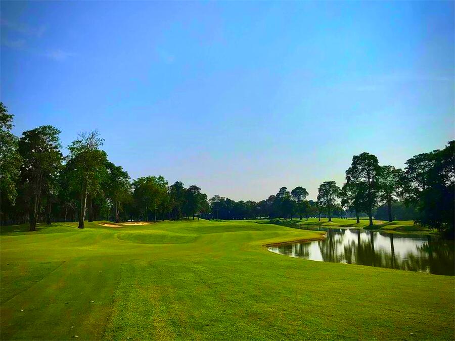 Lam Luk Ka Country Club in Pathum Thani, Thailand (13)